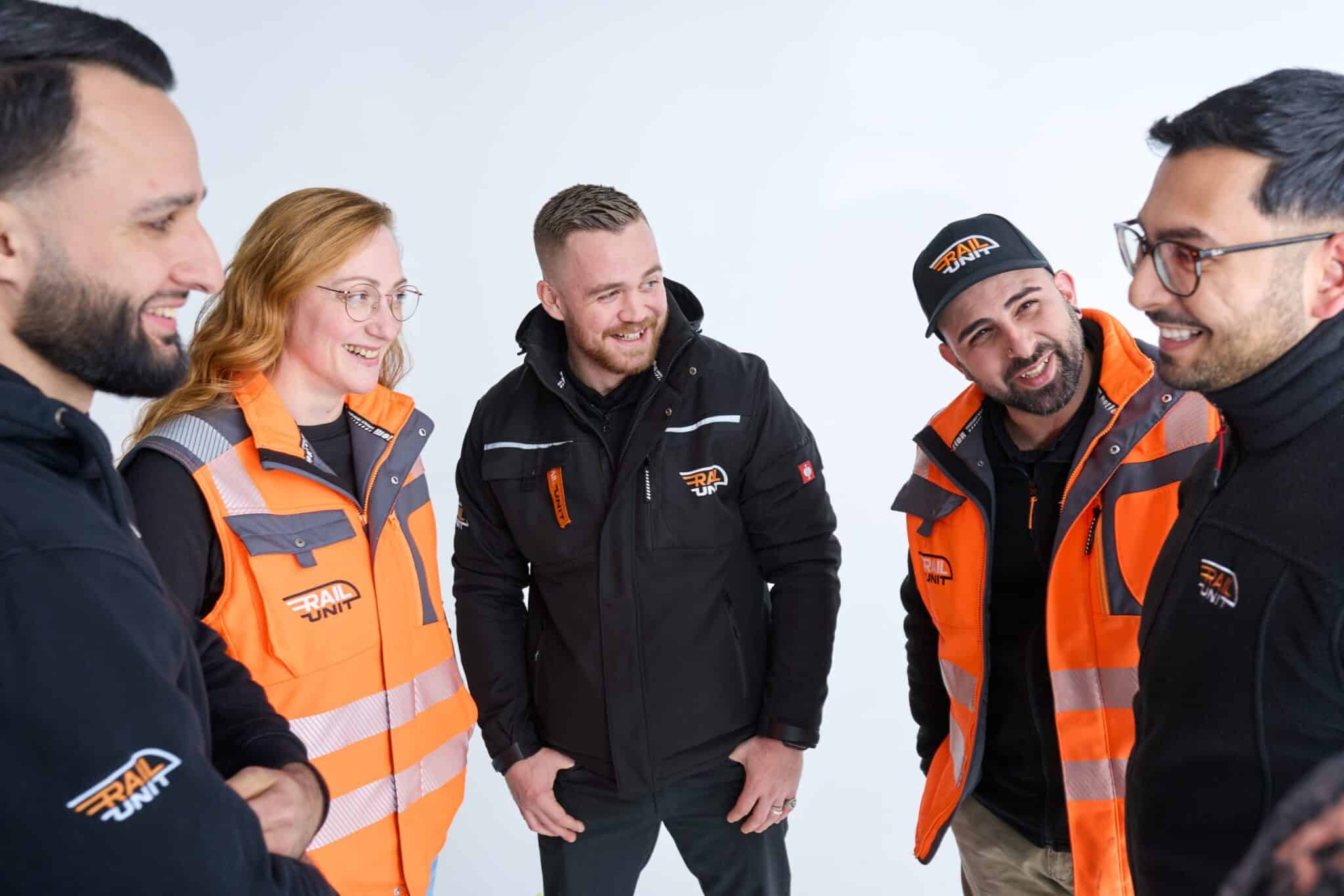 Rail Unit Team mit guter Laune